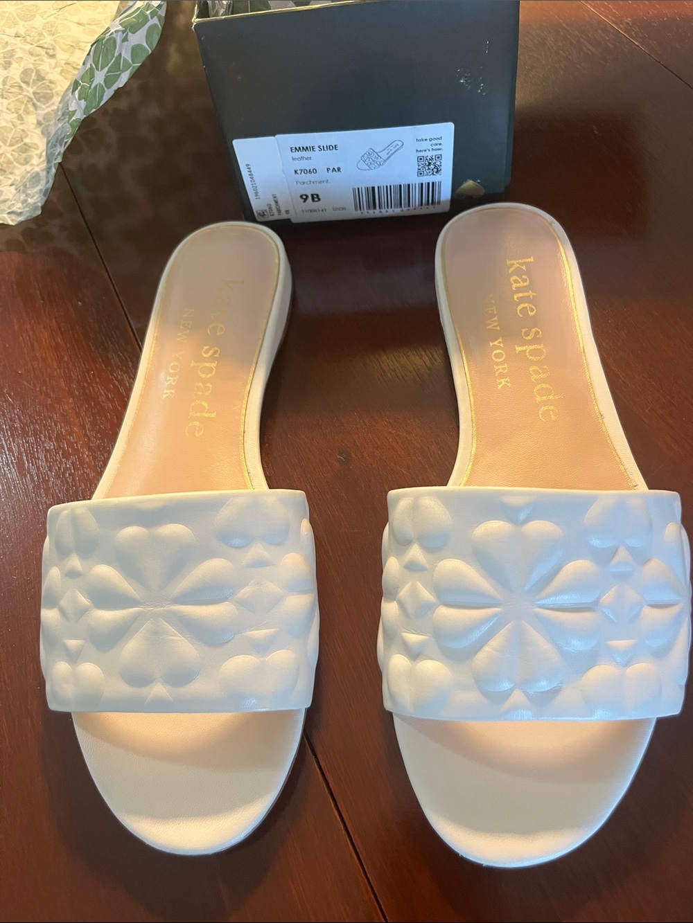 Kate Spade NIB Emmie Slide Size 9-8&1/2 Leather  quilted parchment slide sandals
